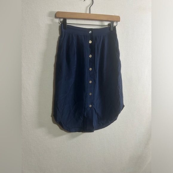 Madewell Dresses & Skirts - Madewell 100% silk mid length skirt